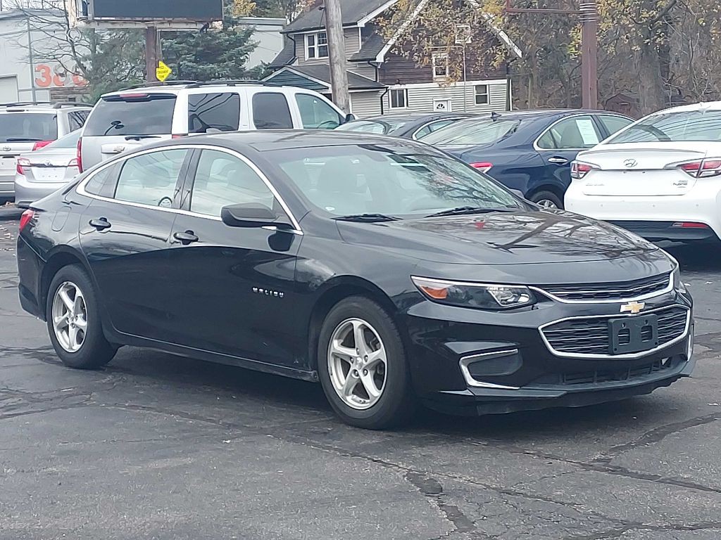 2016 Chevrolet Malibu Image 2