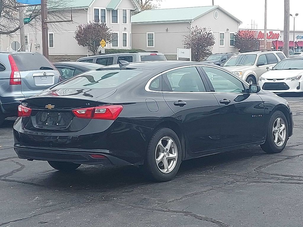 2016 Chevrolet Malibu Image 3