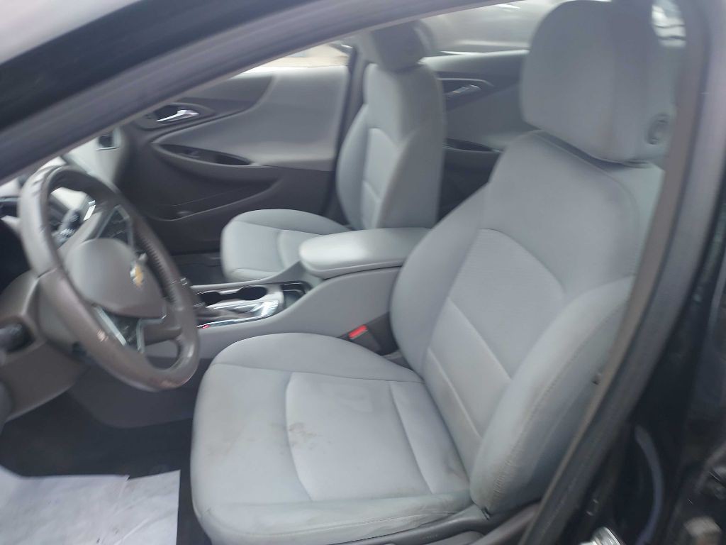 2016 Chevrolet Malibu Image 9