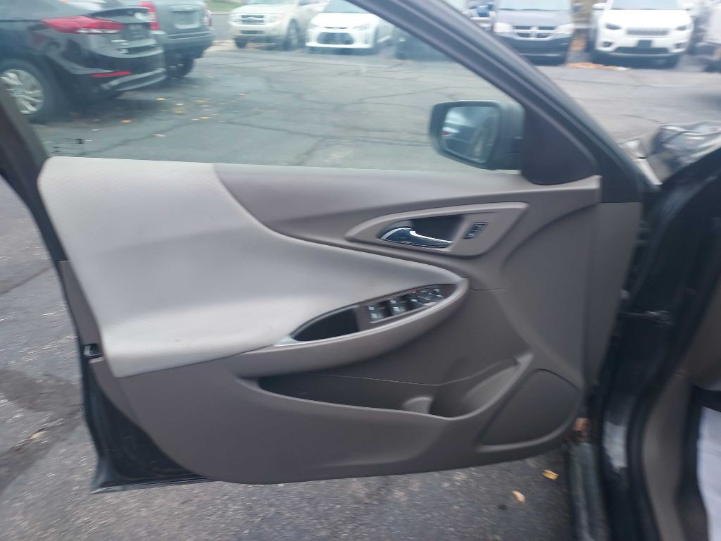 2016 Chevrolet Malibu Image 12