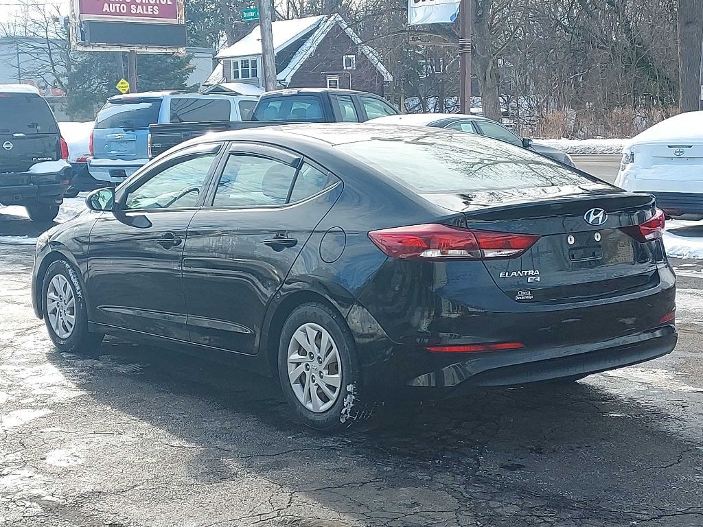 2018 Hyundai Elantra Image 3