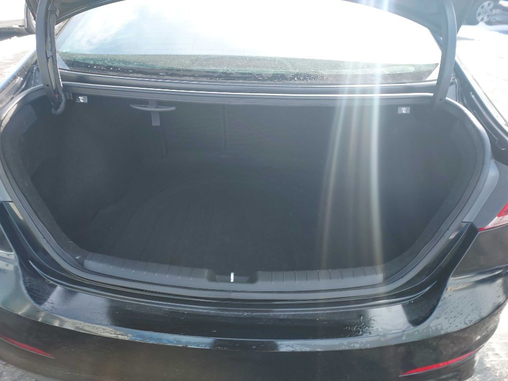 2018 Hyundai Elantra Image 11