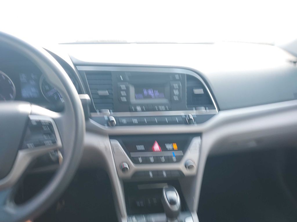 2018 Hyundai Elantra Image 13