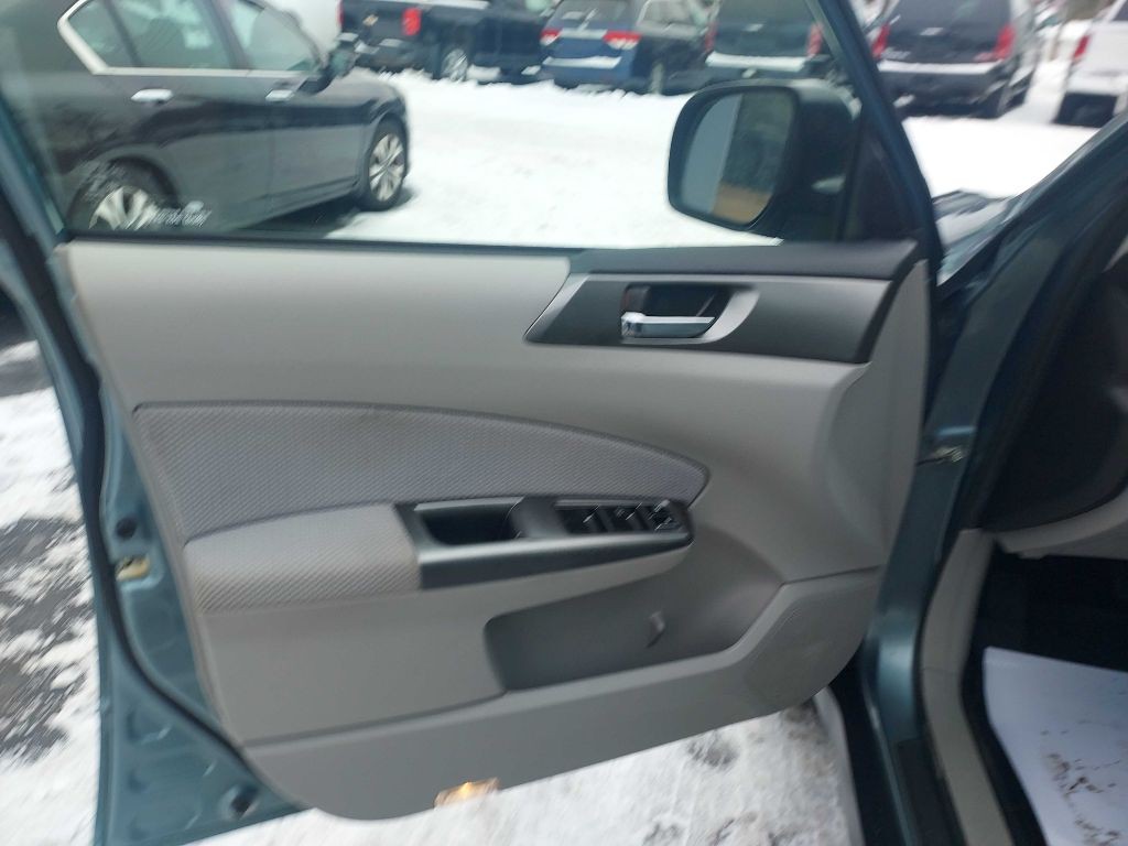 2013 Subaru Forester Image 11