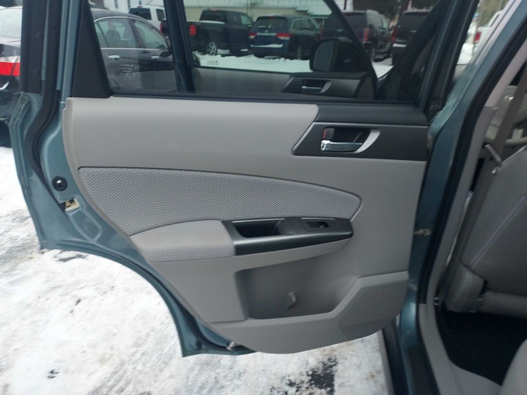 2013 Subaru Forester Image 12