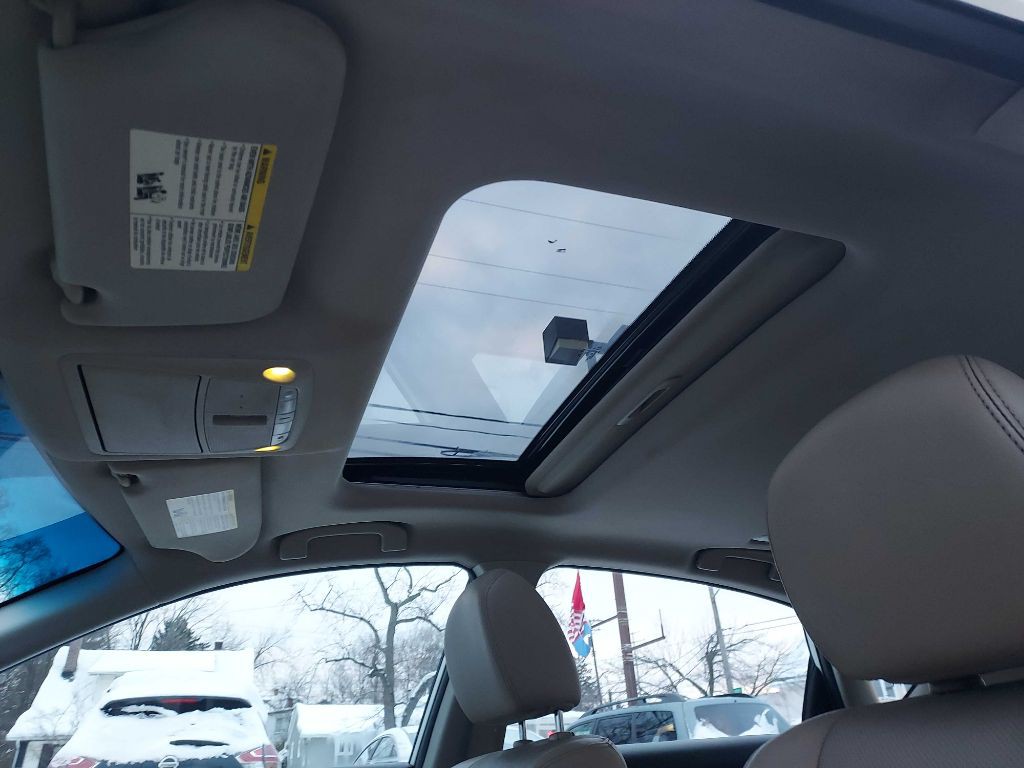 2016 Nissan Altima Image 9