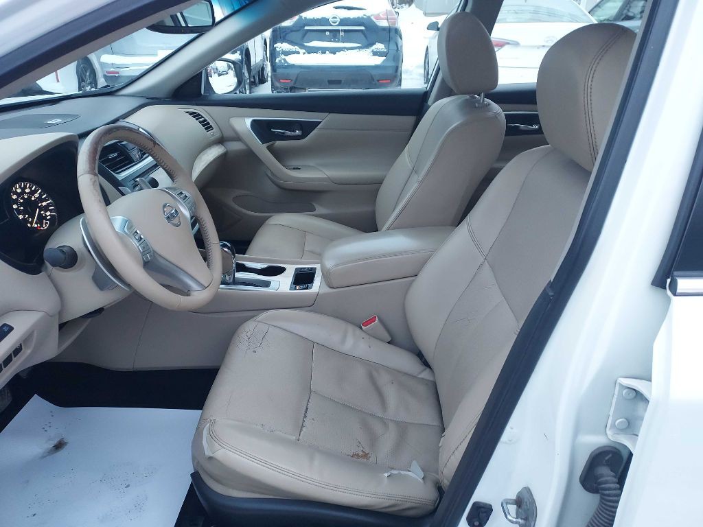 2016 Nissan Altima Image 10