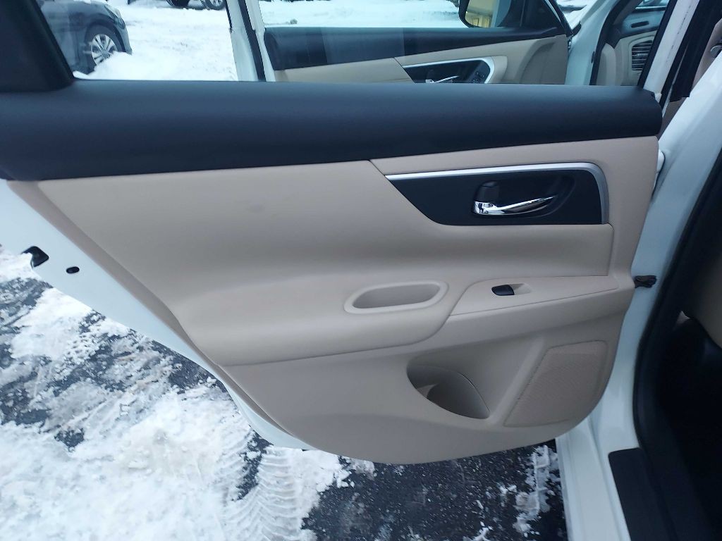 2016 Nissan Altima Image 13