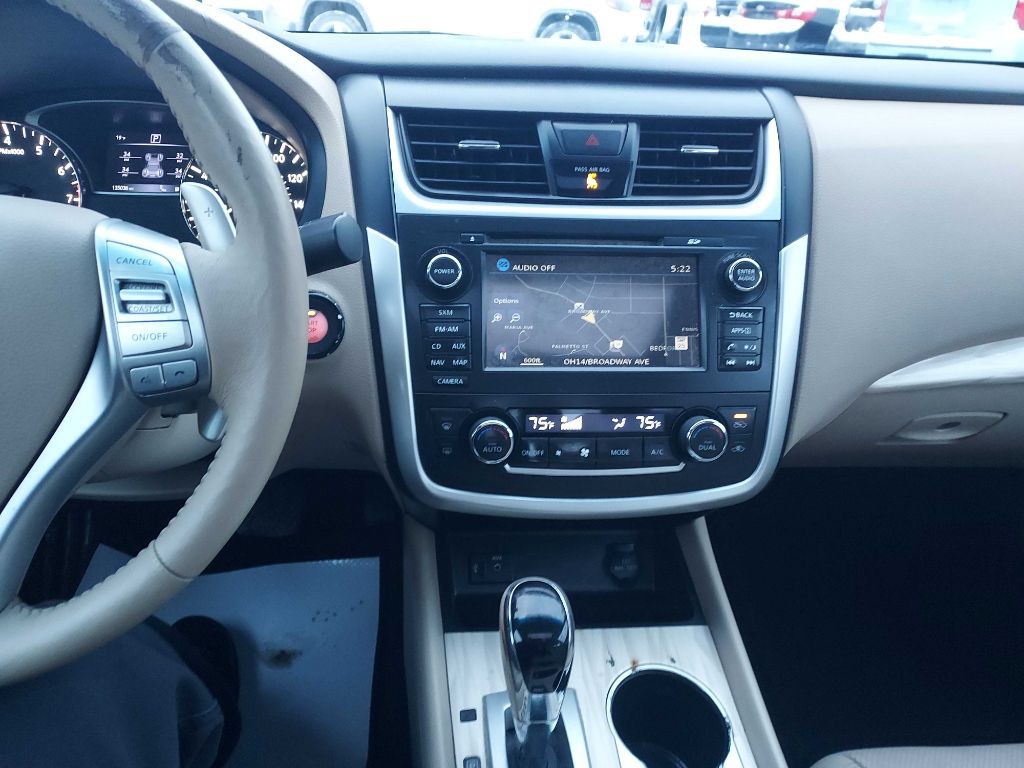 2016 Nissan Altima Image 16