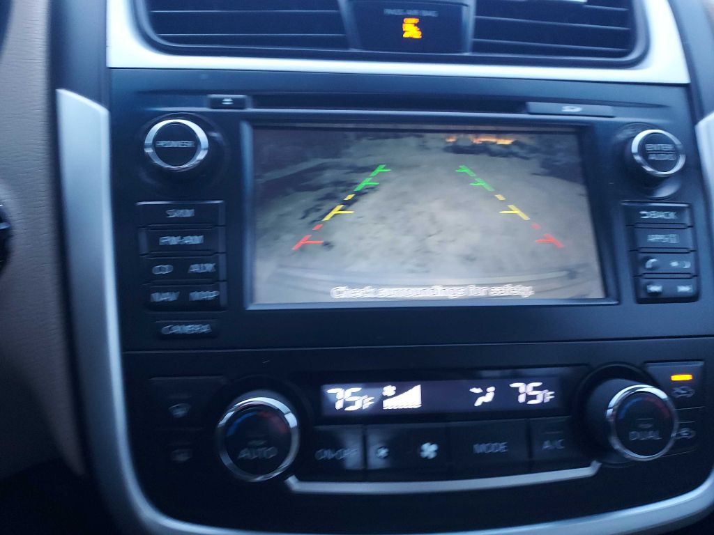 2016 Nissan Altima Image 17