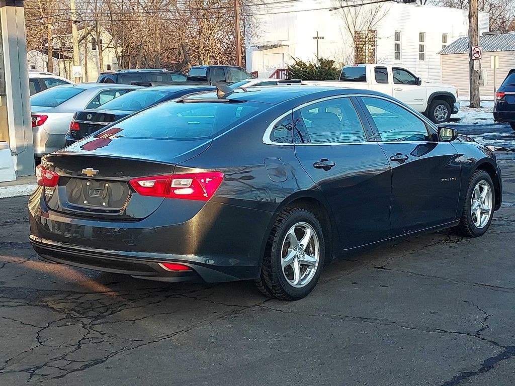 2017 Chevrolet Malibu Image 4