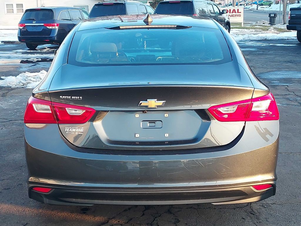 2017 Chevrolet Malibu Image 5
