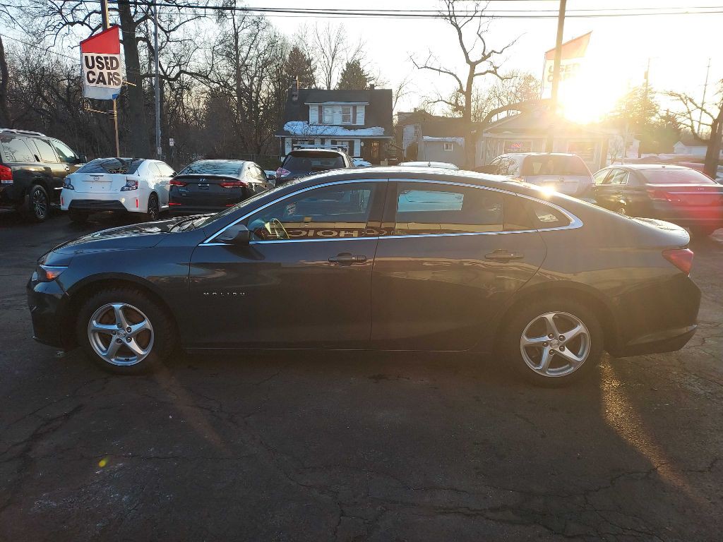 2017 Chevrolet Malibu Image 8
