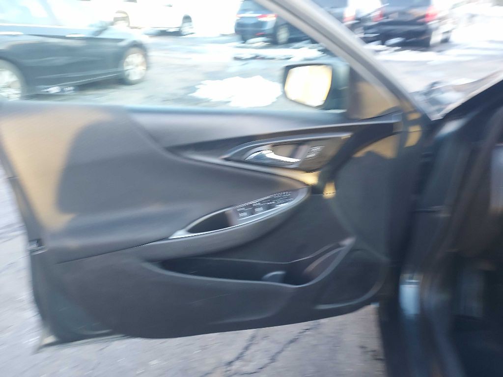 2017 Chevrolet Malibu Image 10