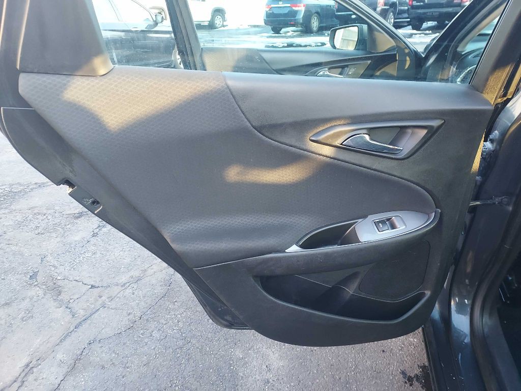 2017 Chevrolet Malibu Image 12