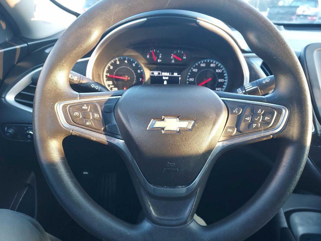 2017 Chevrolet Malibu Image 18