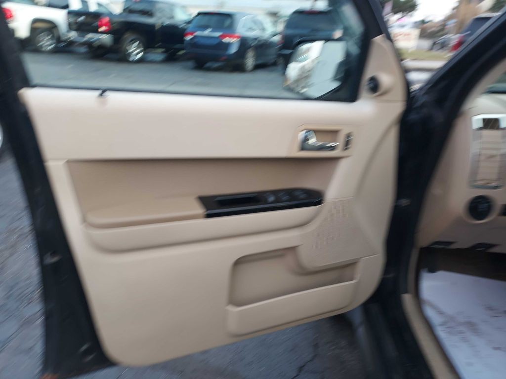 2011 Ford Escape Image 12