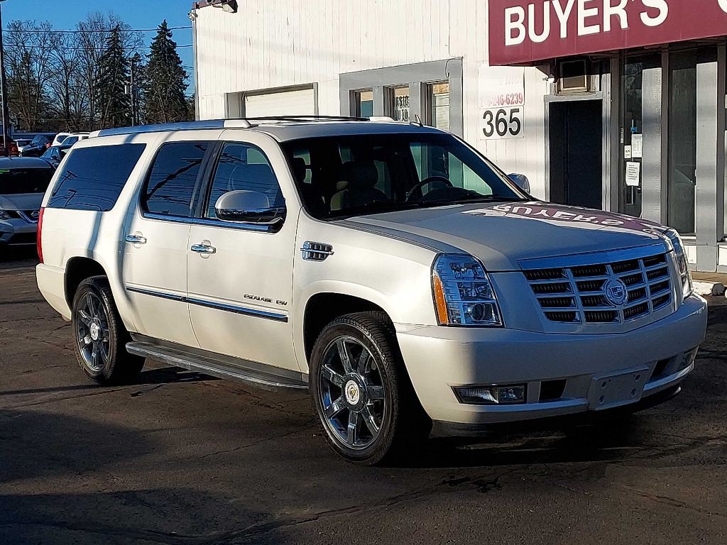 2011 Cadillac Escalade Image 2