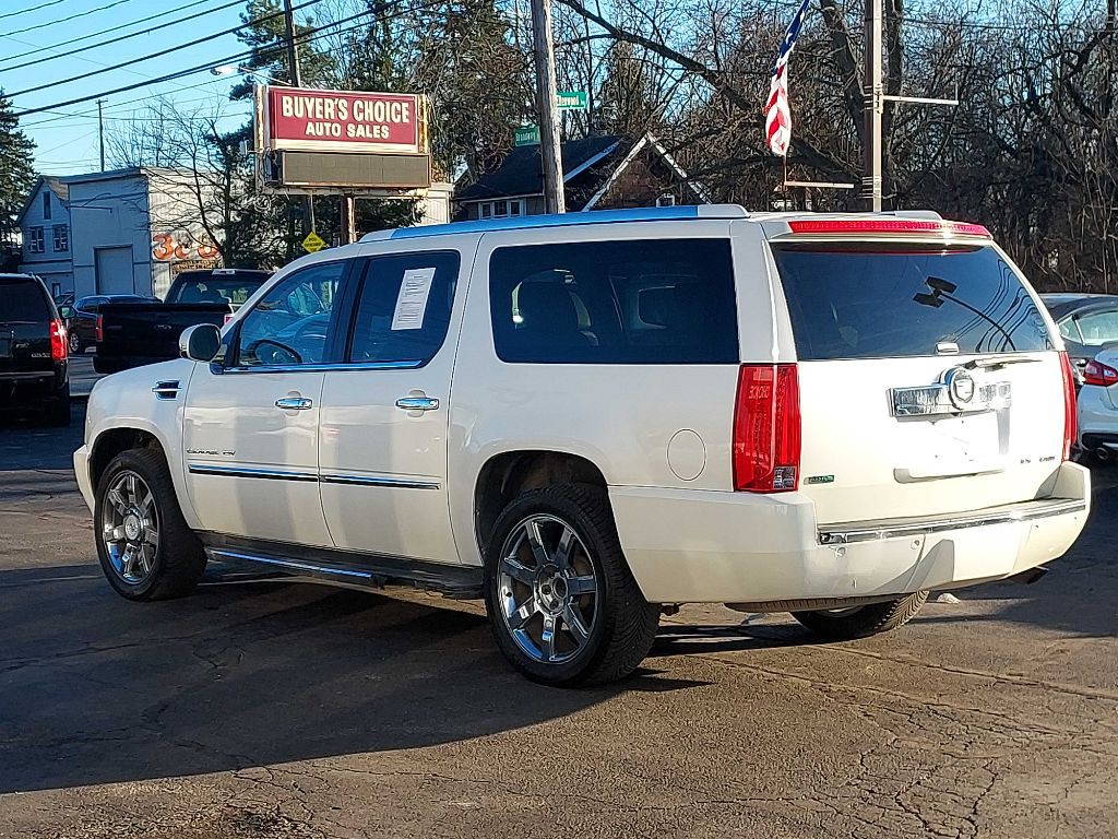 2011 Cadillac Escalade Image 4