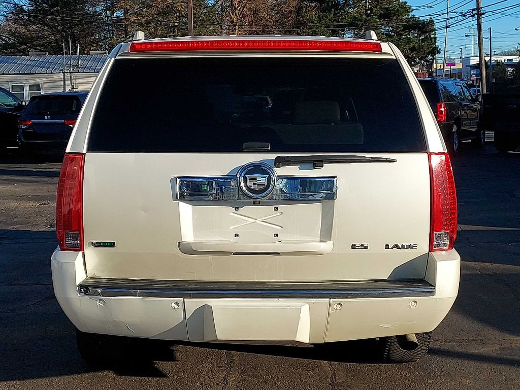 2011 Cadillac Escalade Image 5