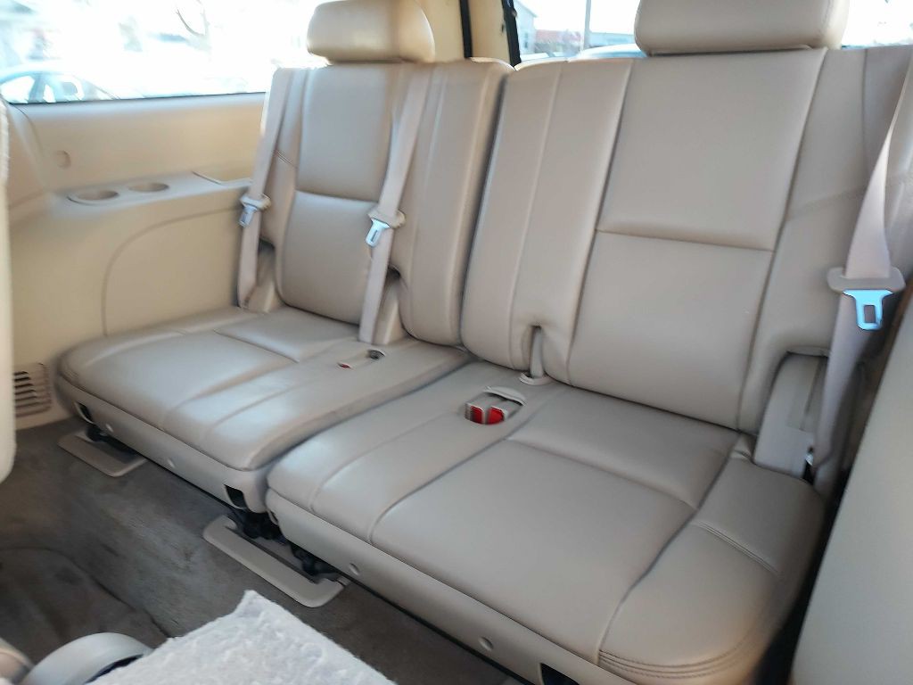 2011 Cadillac Escalade Image 13