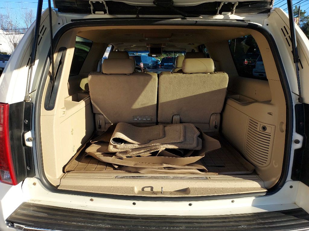 2011 Cadillac Escalade Image 14