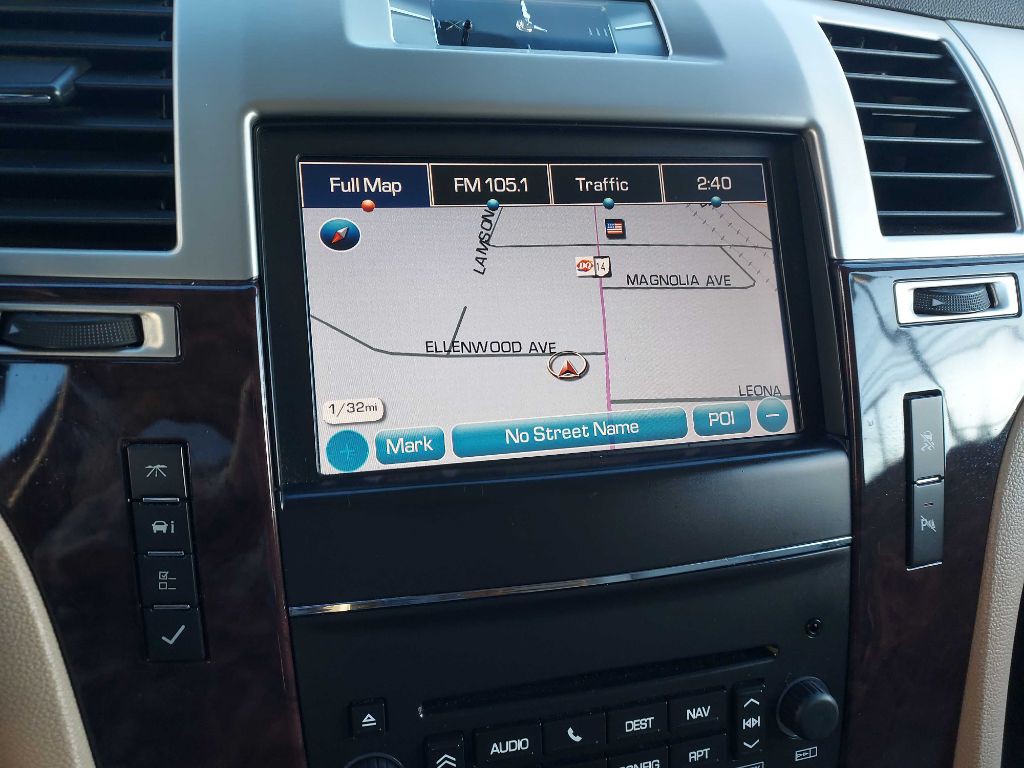 2011 Cadillac Escalade Image 15