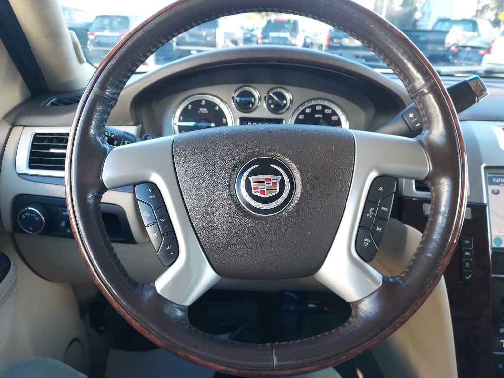 2011 Cadillac Escalade Image 18