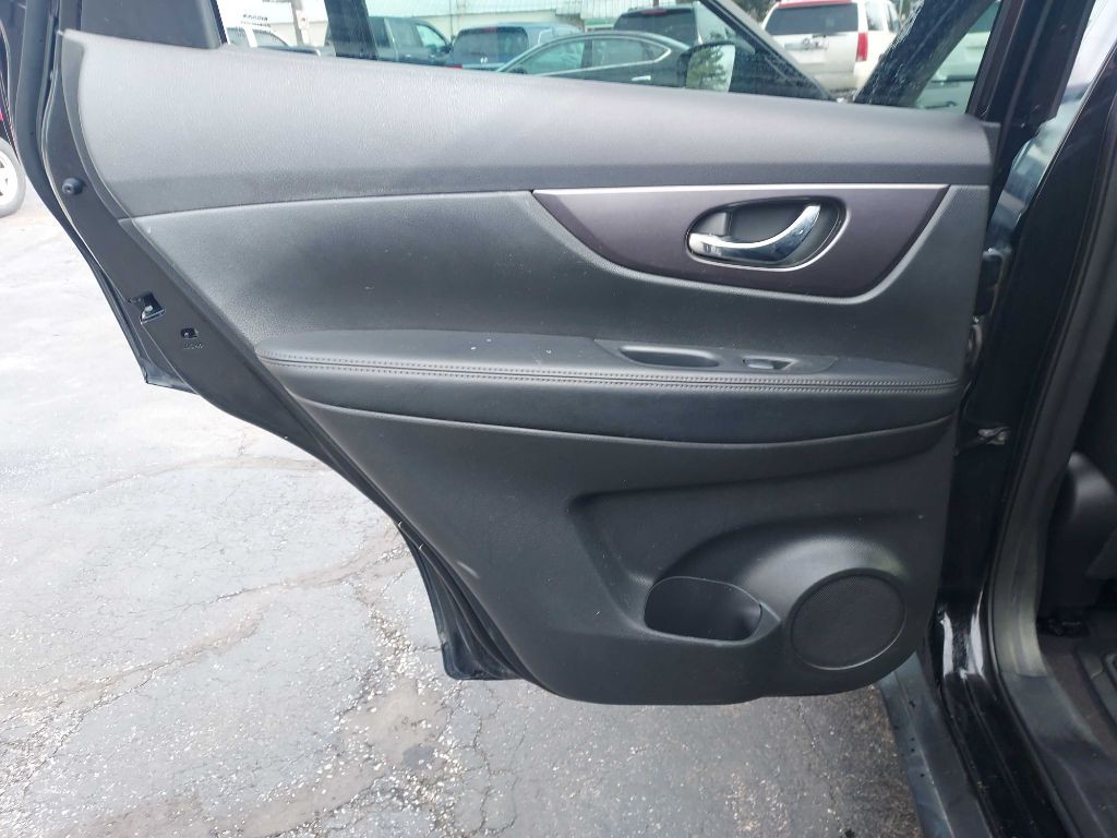 2016 Nissan Rogue Image 12