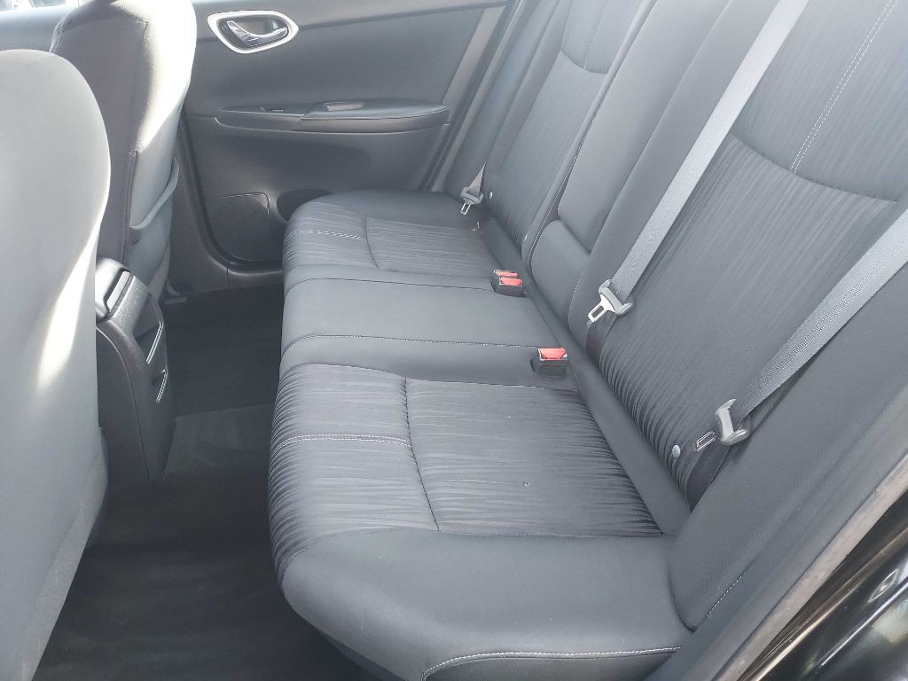 2016 Nissan Sentra Image 12