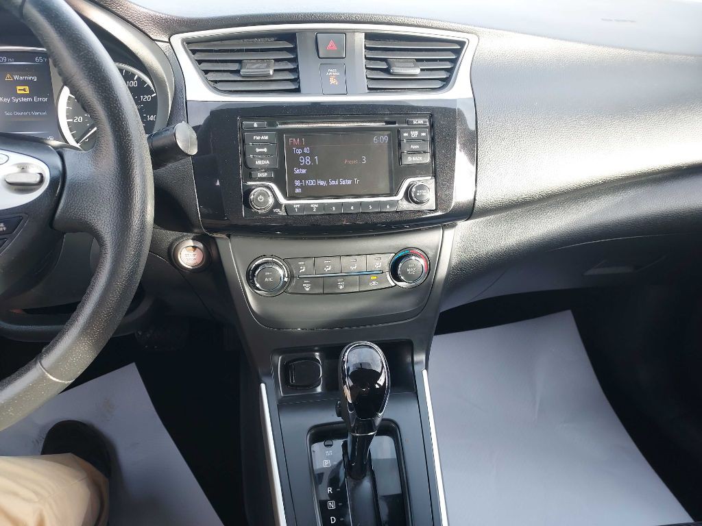 2016 Nissan Sentra Image 15