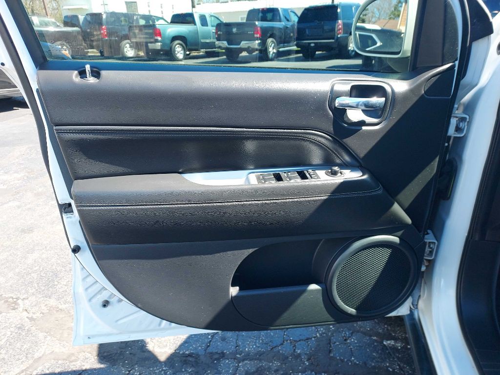 2016 Jeep Compass Image 11