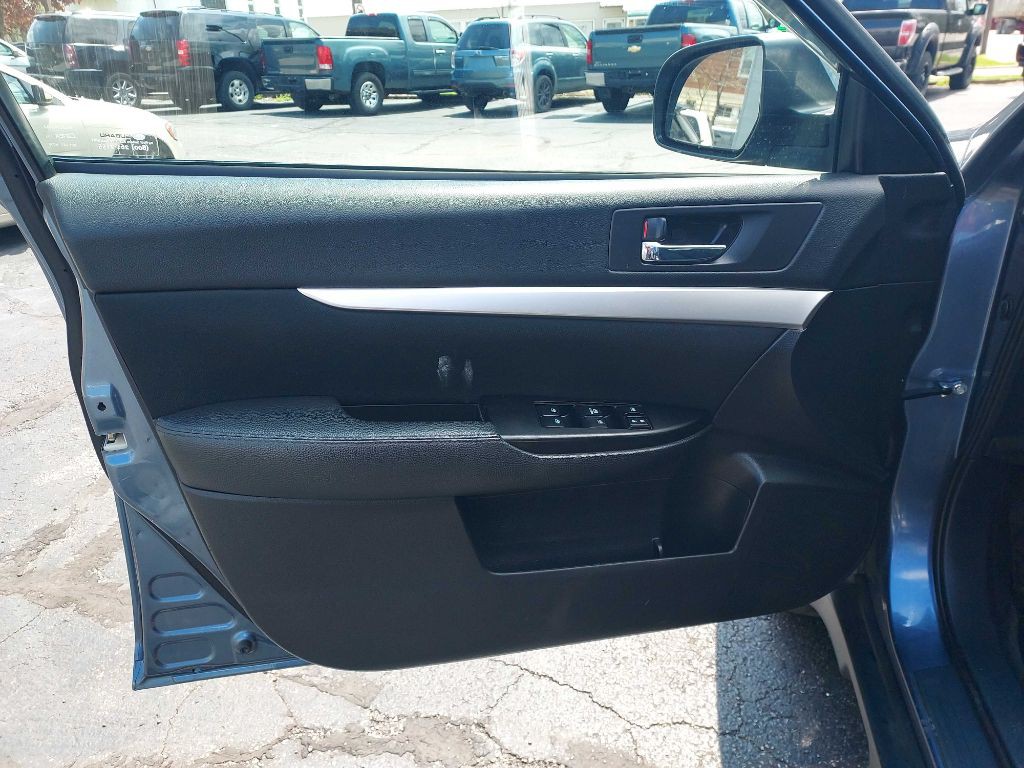 2013 Subaru Outback Image 10