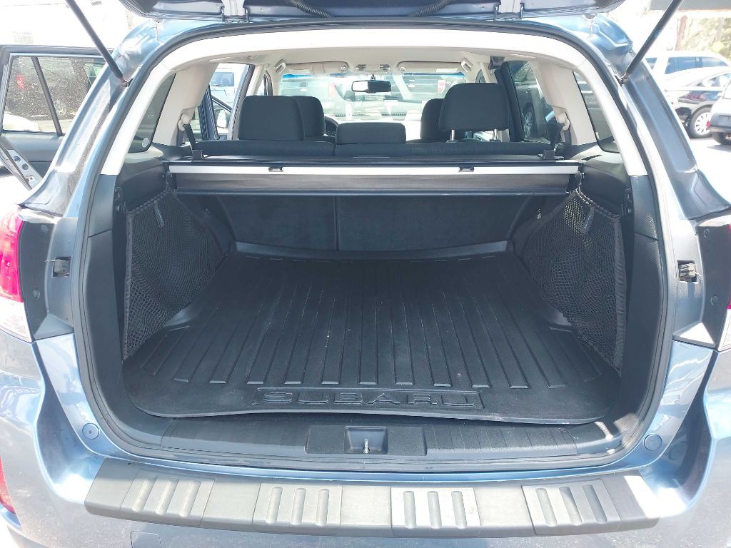 2013 Subaru Outback Image 13