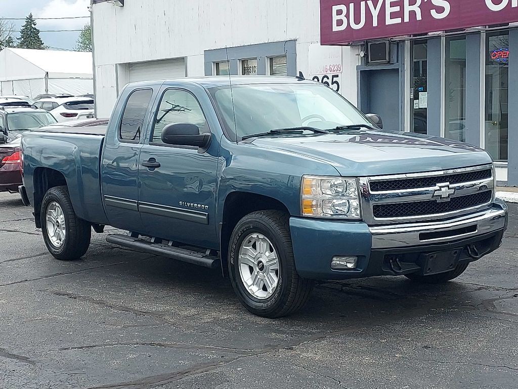 2011 Chevrolet Silverado 1500 Image 2