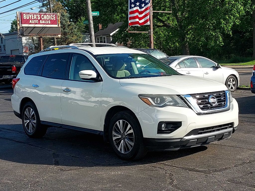 2017 Nissan Pathfinder Image 1