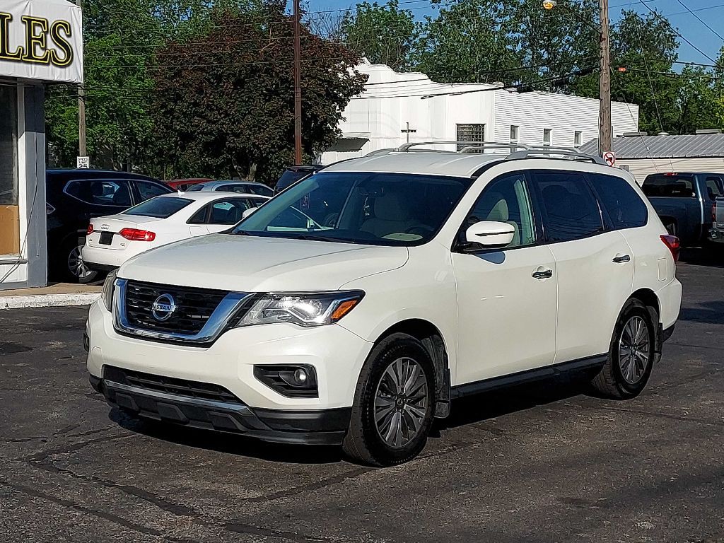 2017 Nissan Pathfinder Image 2