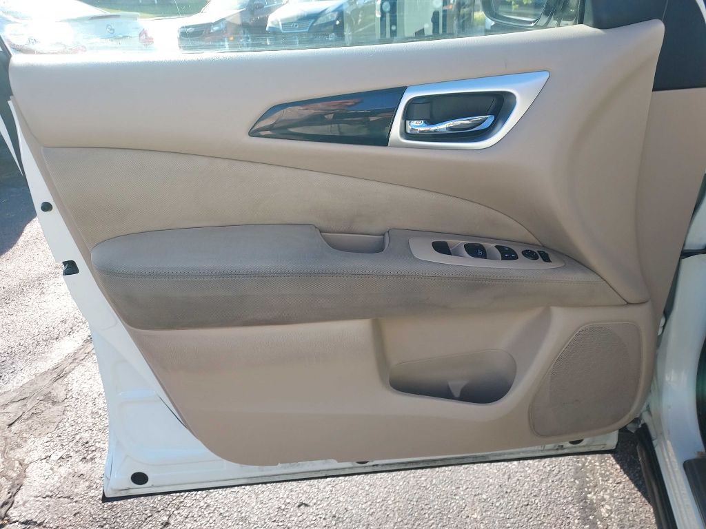2017 Nissan Pathfinder Image 10
