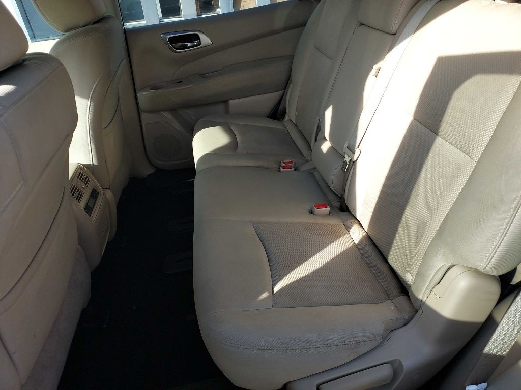 2017 Nissan Pathfinder Image 11