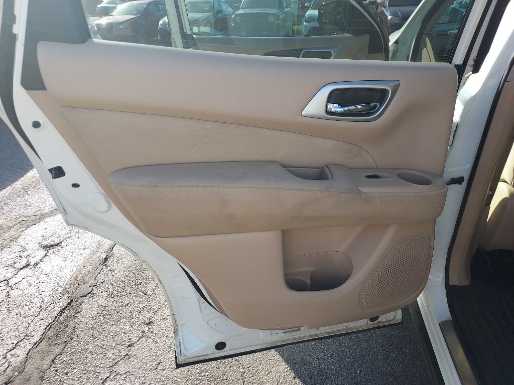 2017 Nissan Pathfinder Image 12