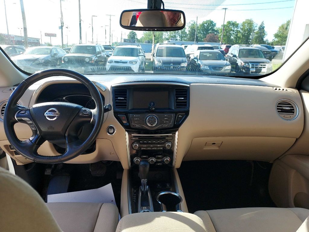 2017 Nissan Pathfinder Image 14