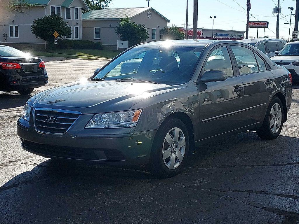 2010 Hyundai Sonata Image 2