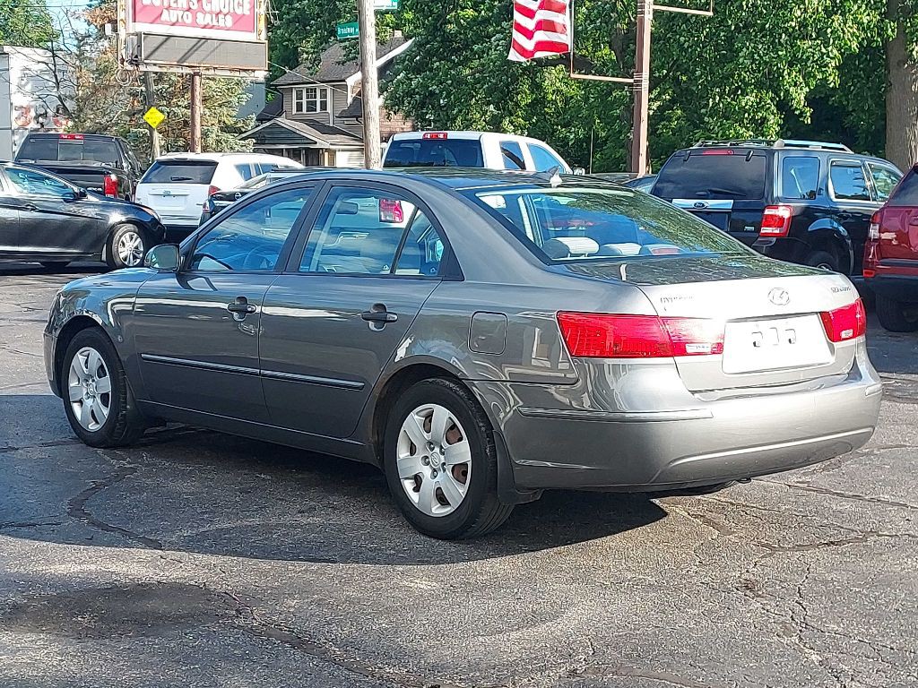 2010 Hyundai Sonata Image 3