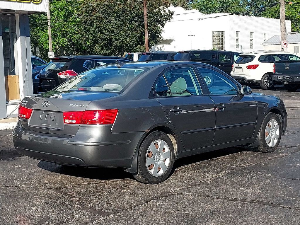 2010 Hyundai Sonata Image 4