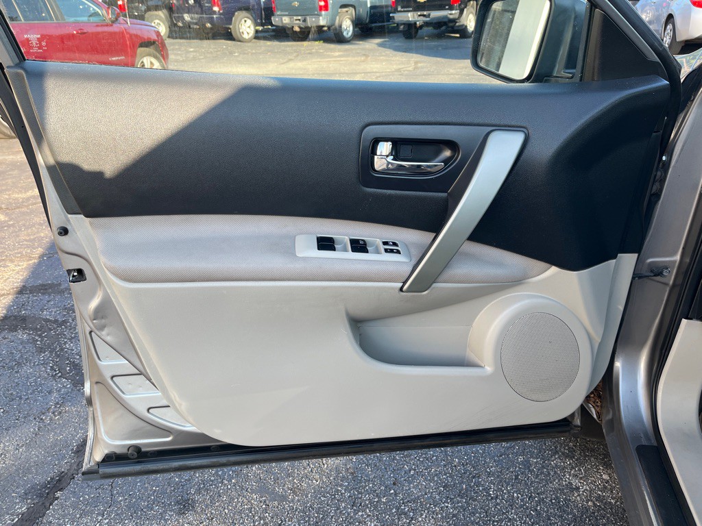 2014 Nissan Rogue Image 10