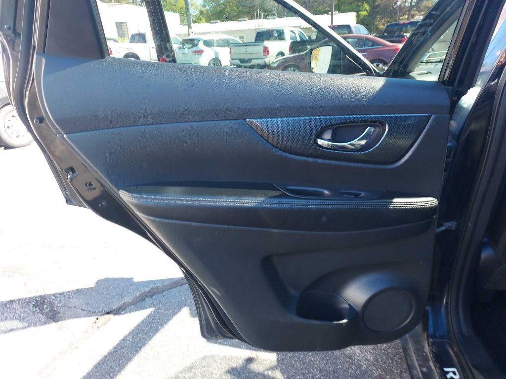 2015 Nissan Rogue Image 11