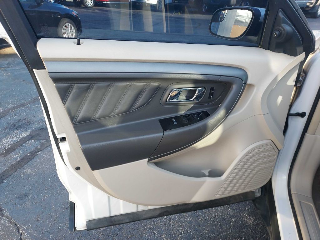 2012 Ford Taurus Image 10