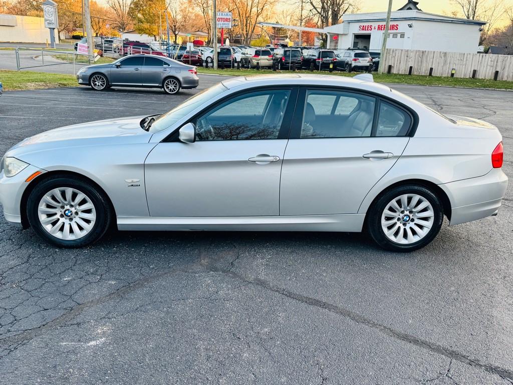2009 BMW 3 Series Image 2