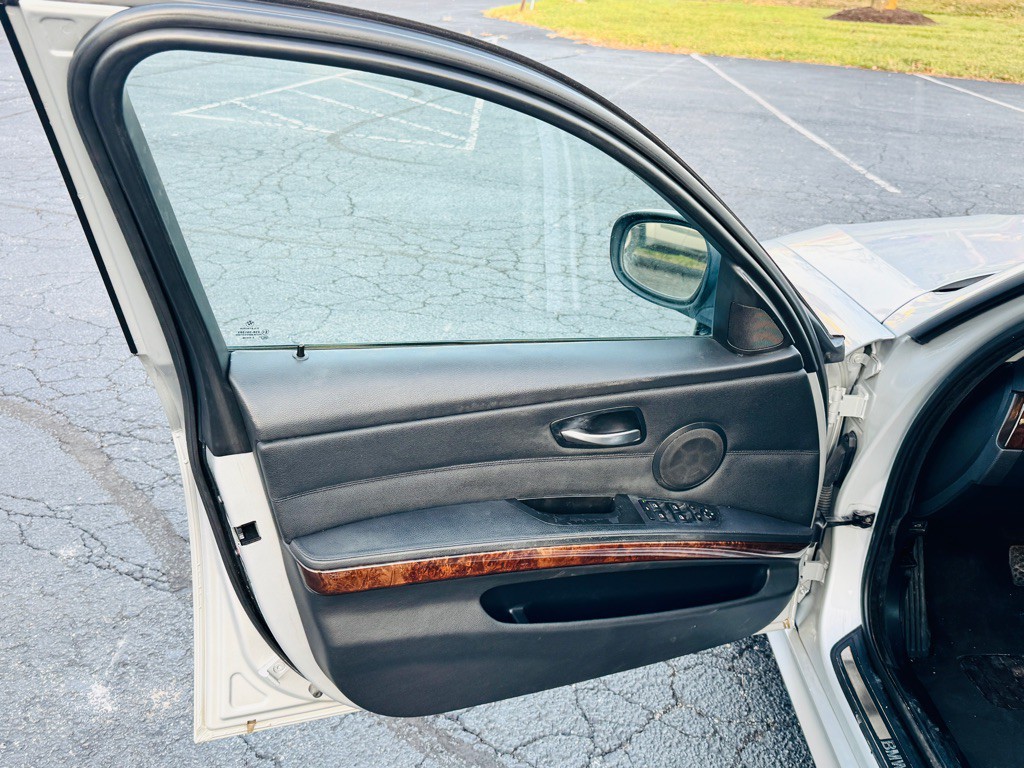 2009 BMW 3 Series Image 9