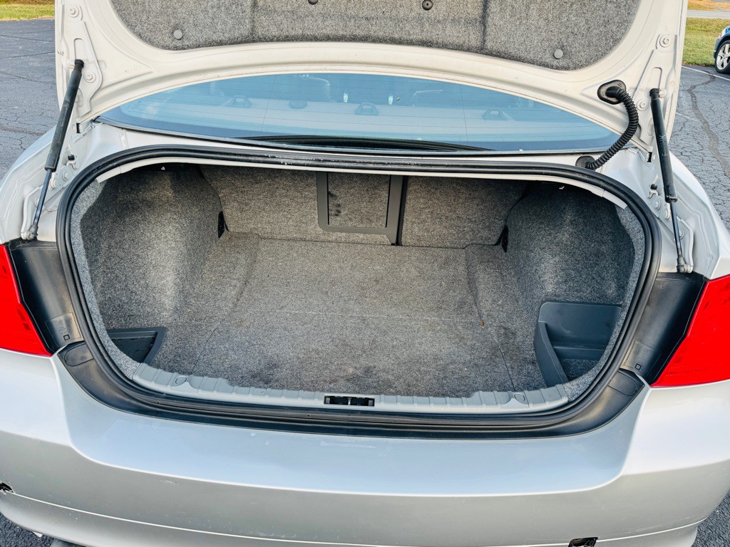 2009 BMW 3 Series Image 12